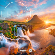 Cargar imagen en el visor de la galería, Portada del juego de mesa Earth con la imagen de un atardecer detrás de una montaña, en primer plano hay una cascada y un rio que se dirige al fondo. Título en la parte superior izquierda.