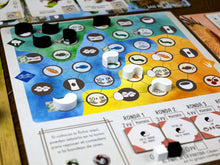 Cargar imagen en el visor de la galería, Foto del tablero central. Hay tokens blancos y negros.